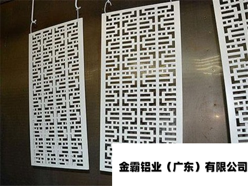 金霸铝业（广东）有限公司木纹铝单板生产厂家告诉你简单的定制优良得木纹铝单板