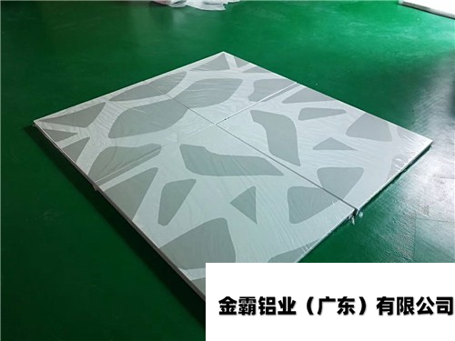 金霸铝业（广东）有限公司建材公司告诉大家简单订购质量好的氟碳铝单板